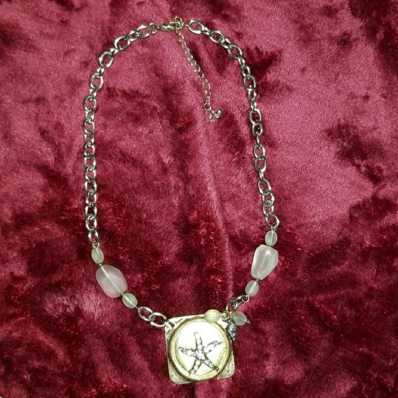 Jewelry - Beautiful starfish necklace with seaglass